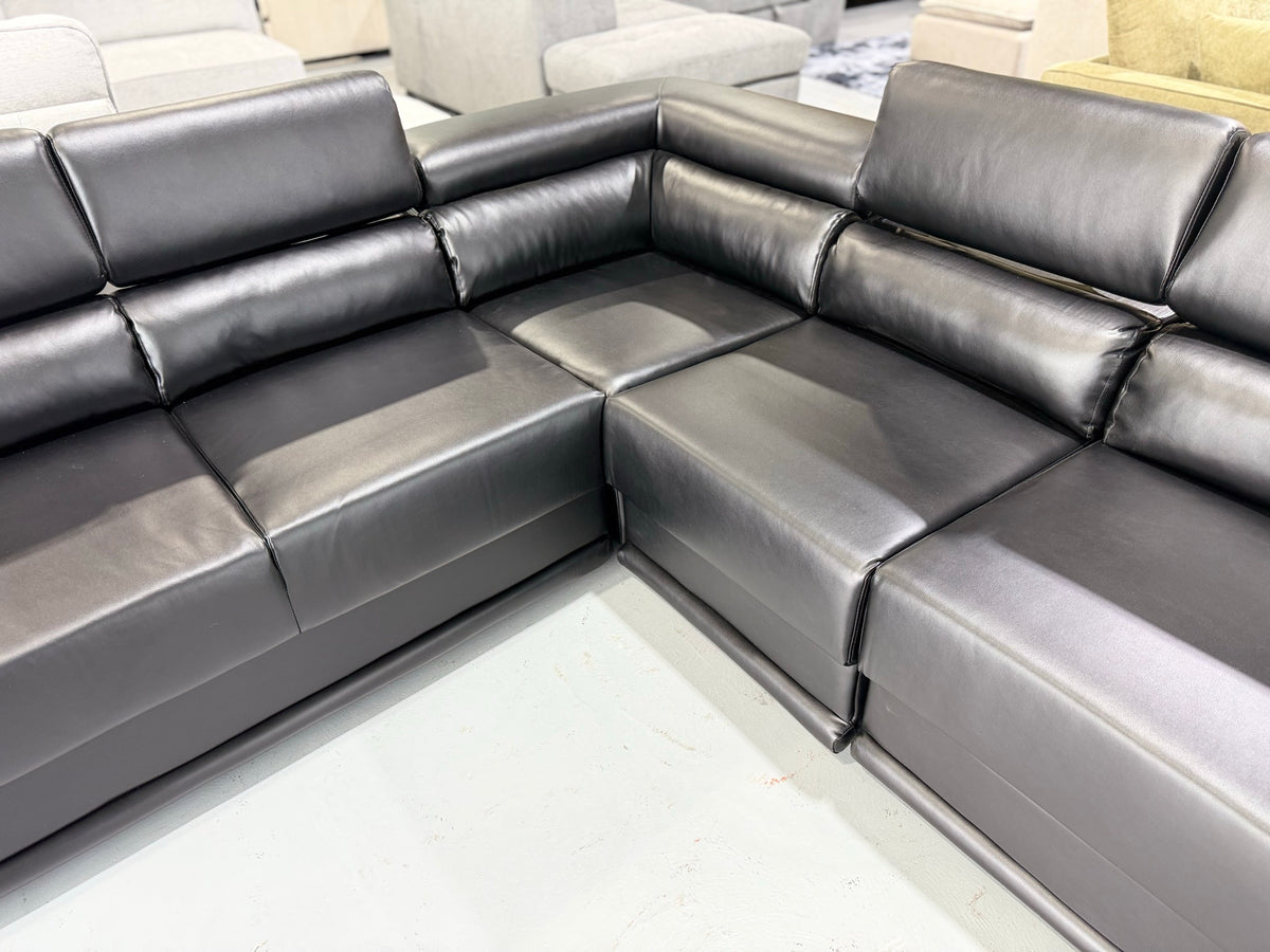 BETTY corner sofa seat detail