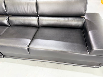 BETTY corner sofa cushion close-up