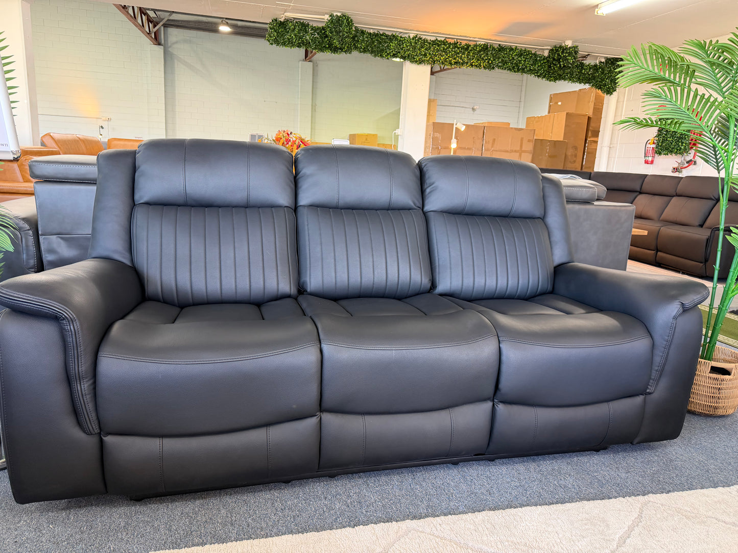HENNESSY manual leather 3+2+1 recliner suite, view 4