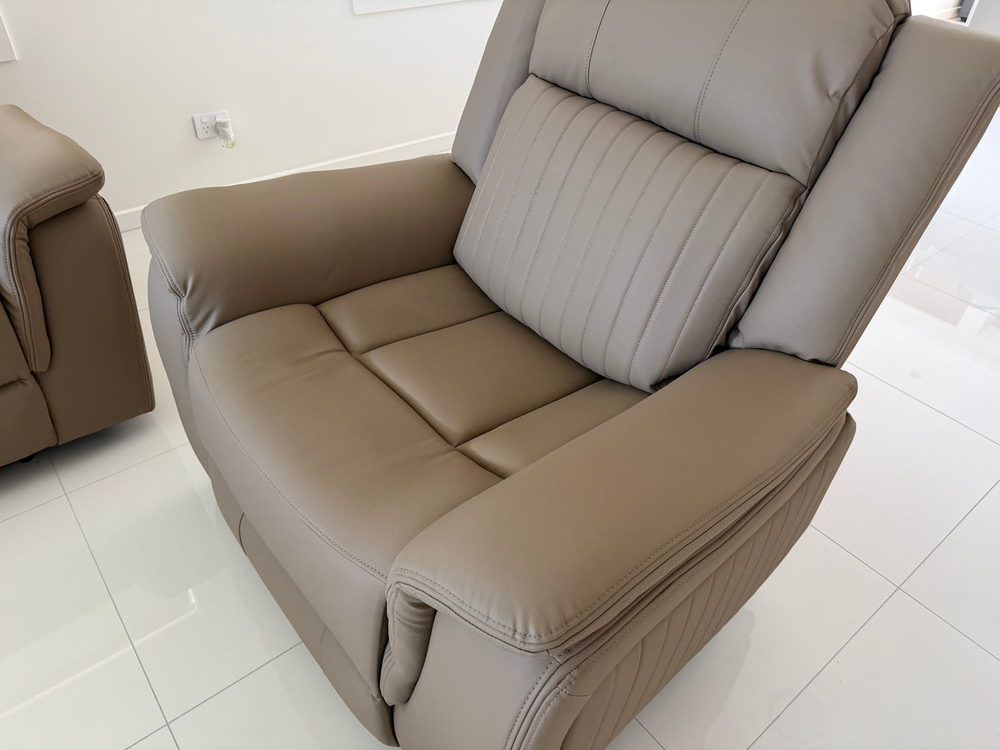 HENNESSY manual leather 3+2+1 recliner suite, view 12