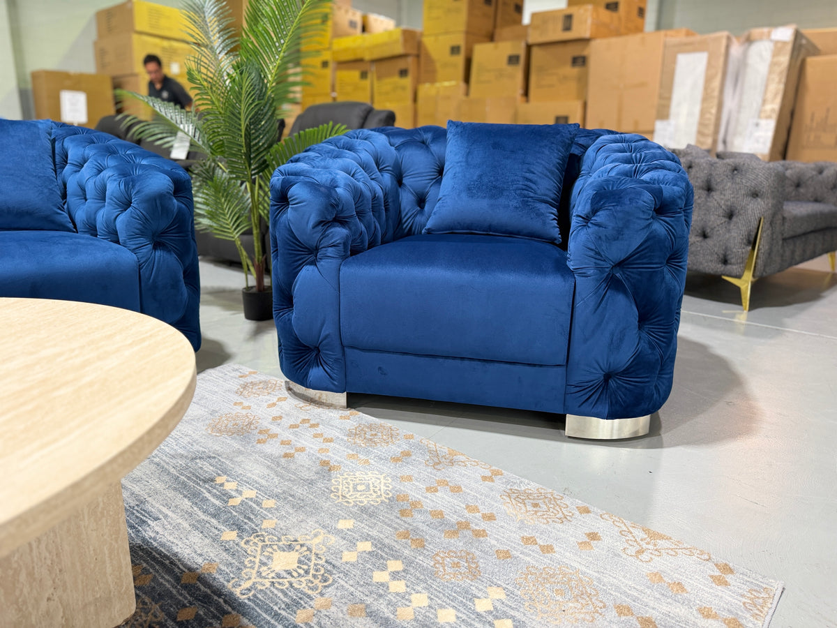 SYDNEY blue velvet Chesterfield sofa, arm detail