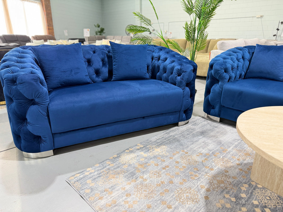 SYDNEY blue velvet Chesterfield, deep-button tufting close-up