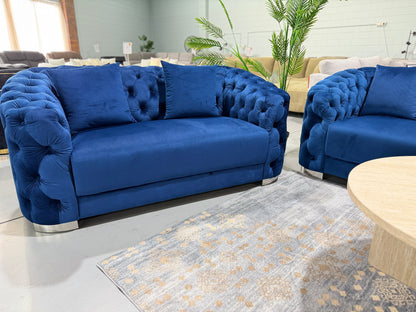 SYDNEY blue velvet Chesterfield, deep-button tufting close-up